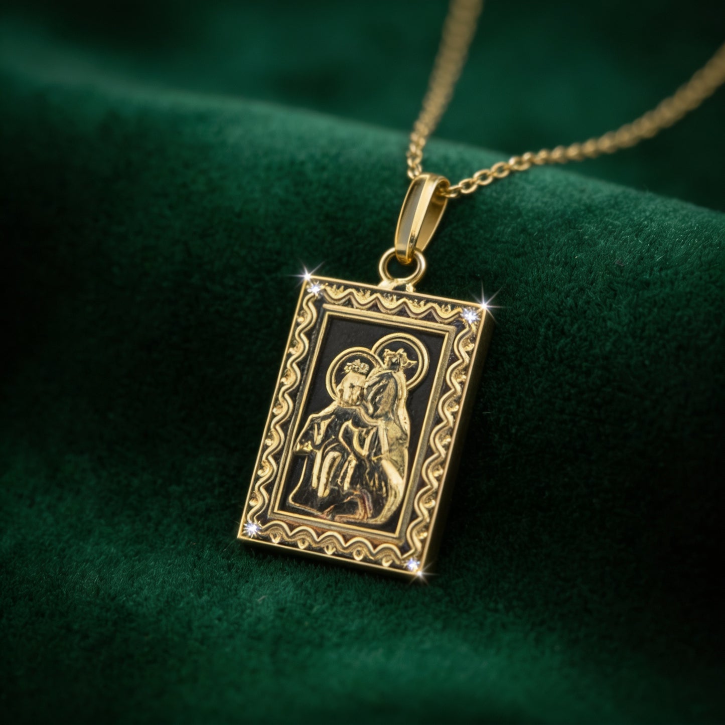 Dije Virgen Maria y Divino Niño 1 g / Oro Amarillo 18K